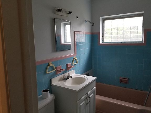 3rd image of 470 NW 30th Ter