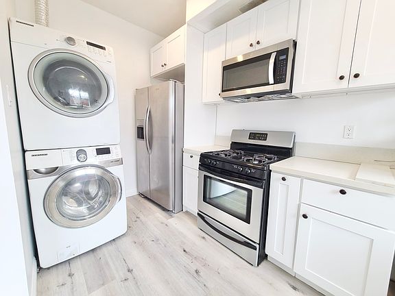2nd image of 2362 W Washington Blvd #203