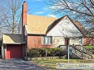 7 Walnut Rd, East Rockaway, NY 11518