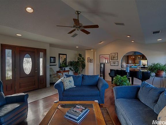3rd image of 2686 Carlson Dr