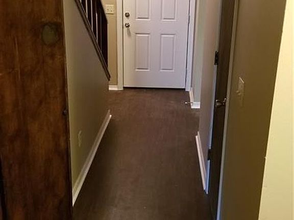 2nd image of 2043-2049 E Oaks Dr