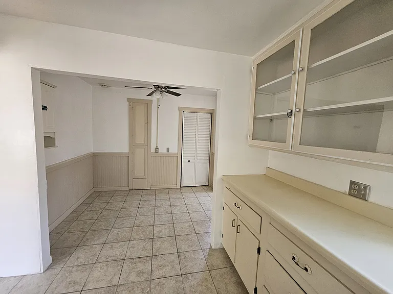 657 W Oliver St — Photo 17