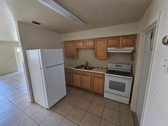 4th image of 1032 NW 5th Ave #B