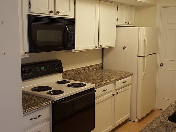 3rd image of 10206 Ashbrooke Ct Suite 15