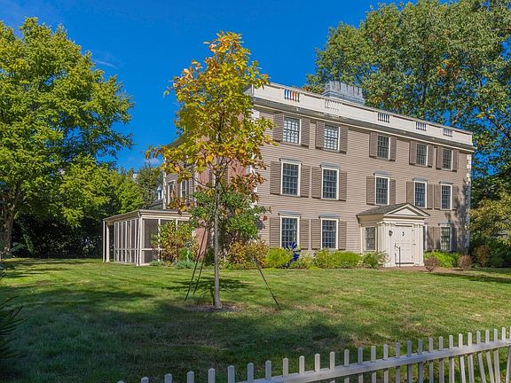 3rd image of 159 Brattle St