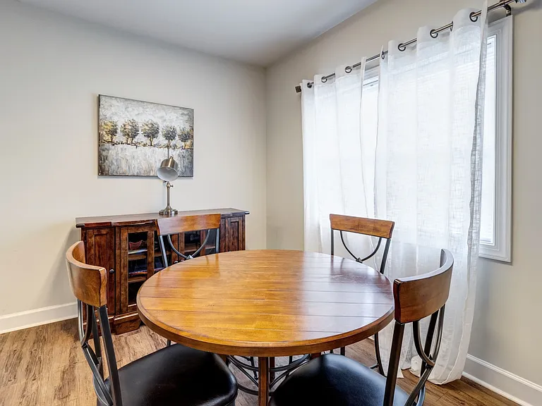 Ada Park Apartments — Photo 9