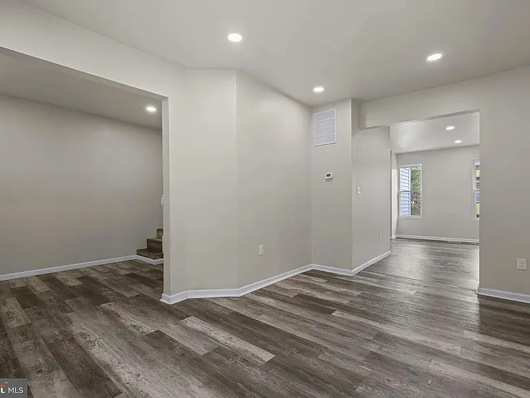 3030 Windsor Ave — Photo 2