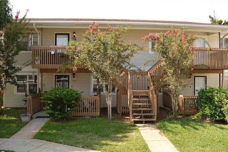 1st image of 1100 Shoreline Dr APT 118