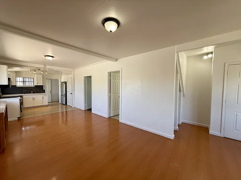 806 52nd Ave #B — Photo 2