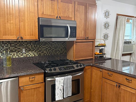 4th image of 60 Willet St