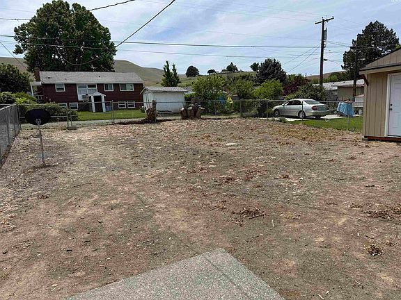 3rd image of 815 Ellen Ave