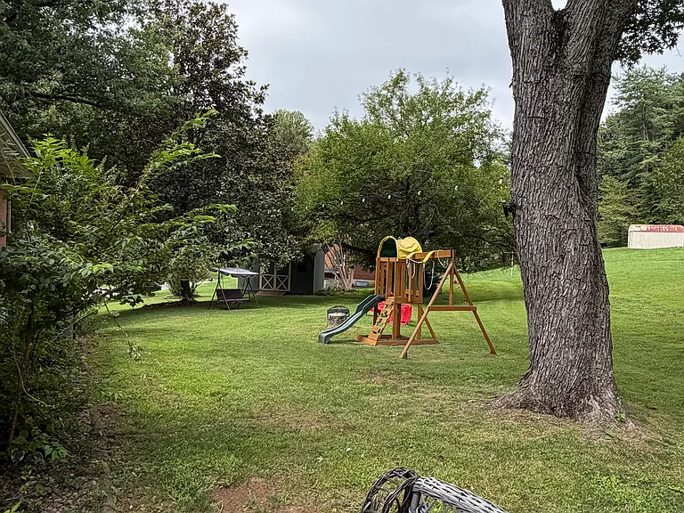 1012 Ardmore Dr — Photo 4