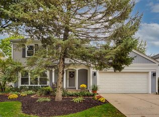17 Montgomery Ln, Vernon Hills, IL 60061