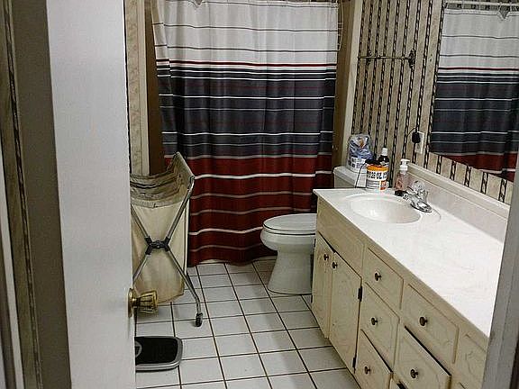 Hall bathroom 
