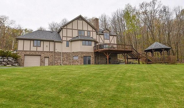 3rd garage & lower patio