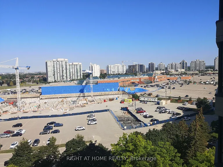 7440 Bathurst St #1102 — Photo 22
