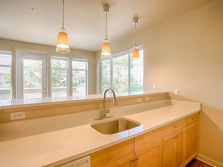 Saxe Apartments — Photo 12