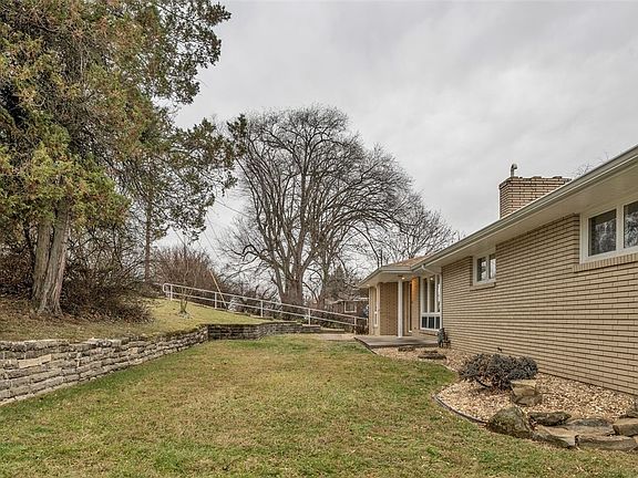 4th image of 15 Pleasant Dr