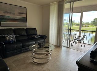 9320 S Hollybrook Lake Dr APT 303, Hollywood, FL 33025