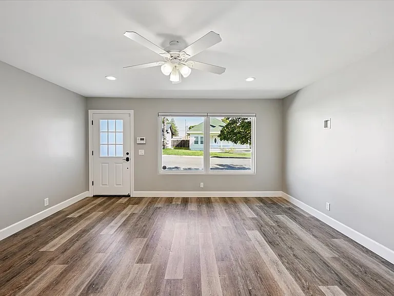 205 Grove St — Photo 10