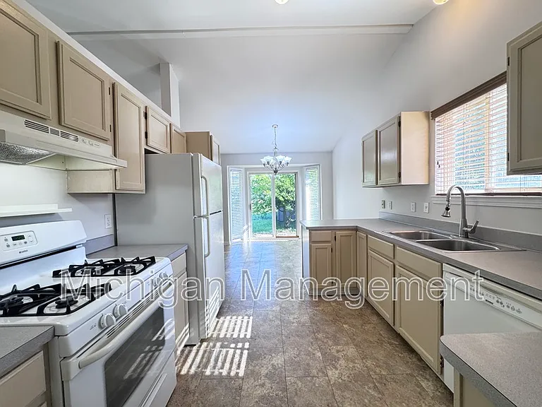 173 Algansee Dr — Photo 20