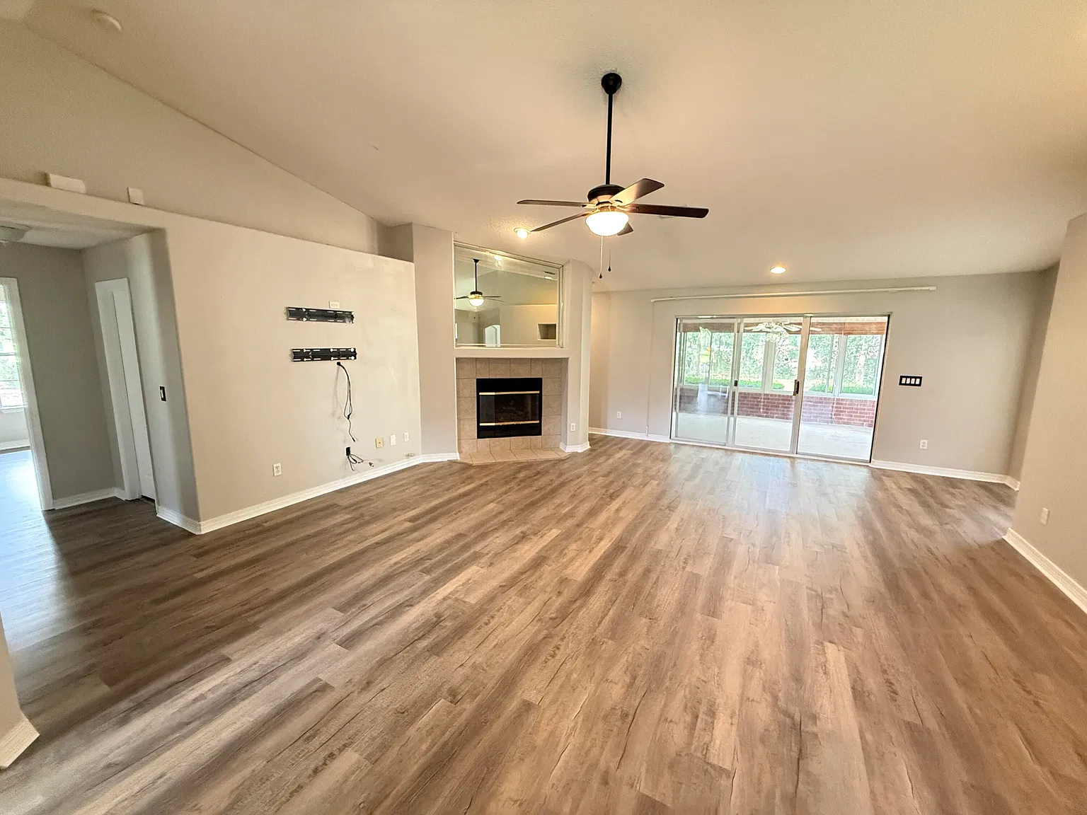 4 bed, 2.5 bath, 2571 sqft, $2,700 — Photo 3