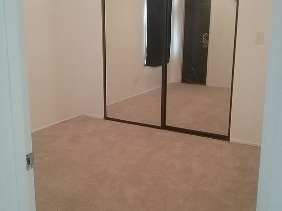 3rd bdrm with/walk-in closet