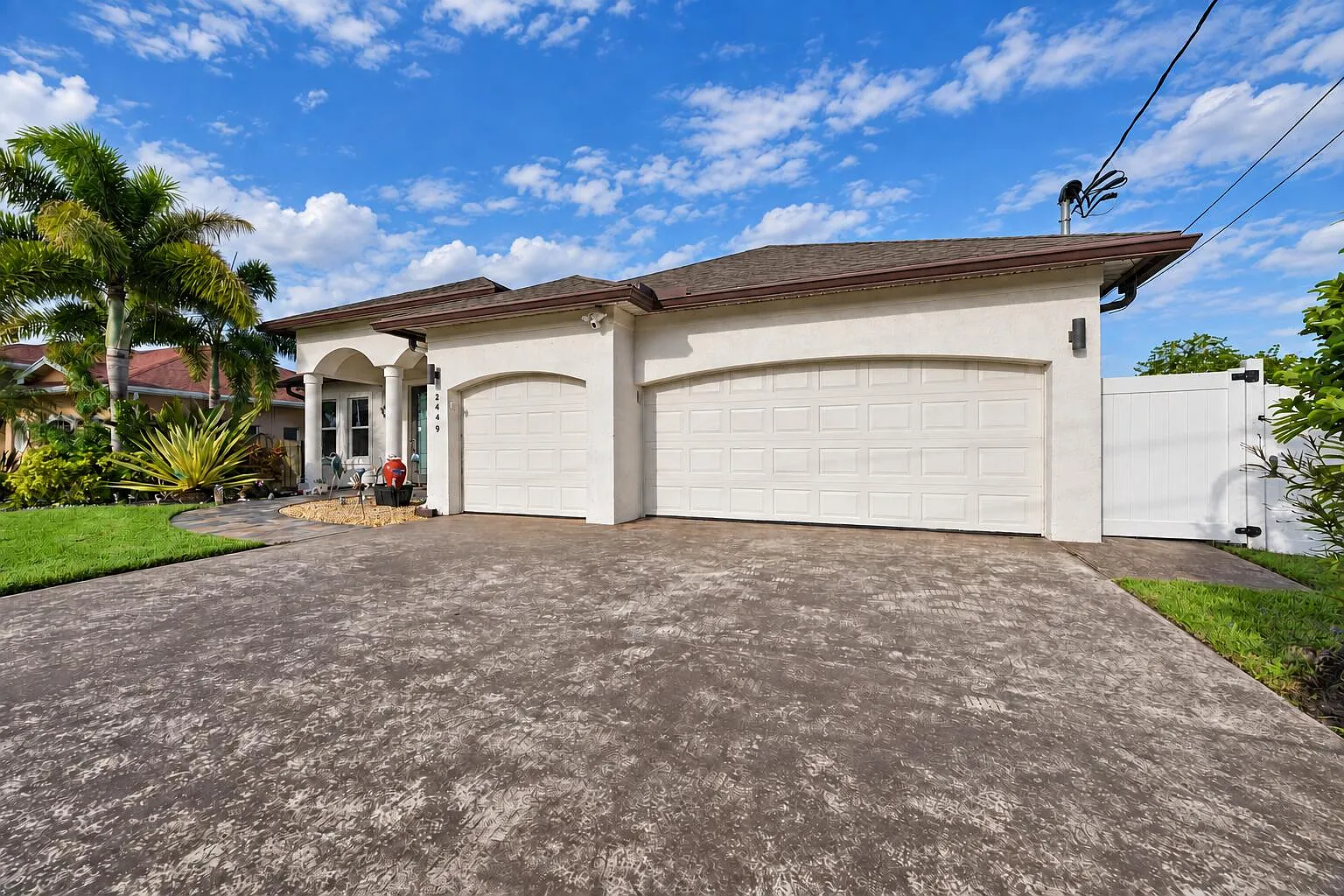 4 bed, 2.5 bath, 2442 sqft, $4,500 — Photo 3