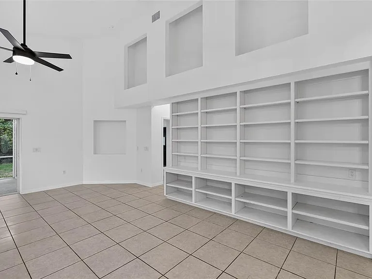 914 SW 83rd Ter — Photo 12