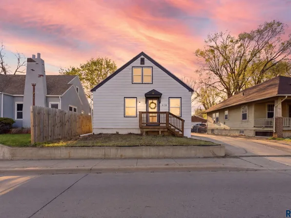 418 N Cliff Ave, Sioux Falls, SD 57103