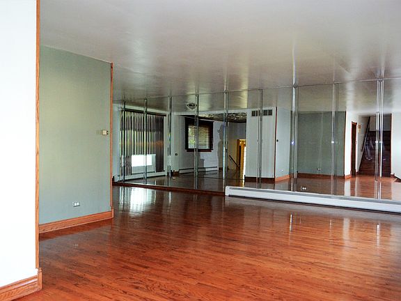 3rd image of 4218 Oakwood Ln