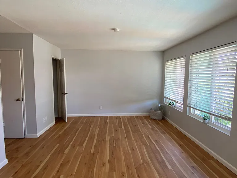 Gregory Lane Apartments — Photo 6
