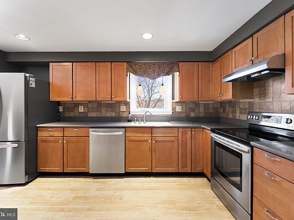 4th image of 1354 Ridgeview Cir