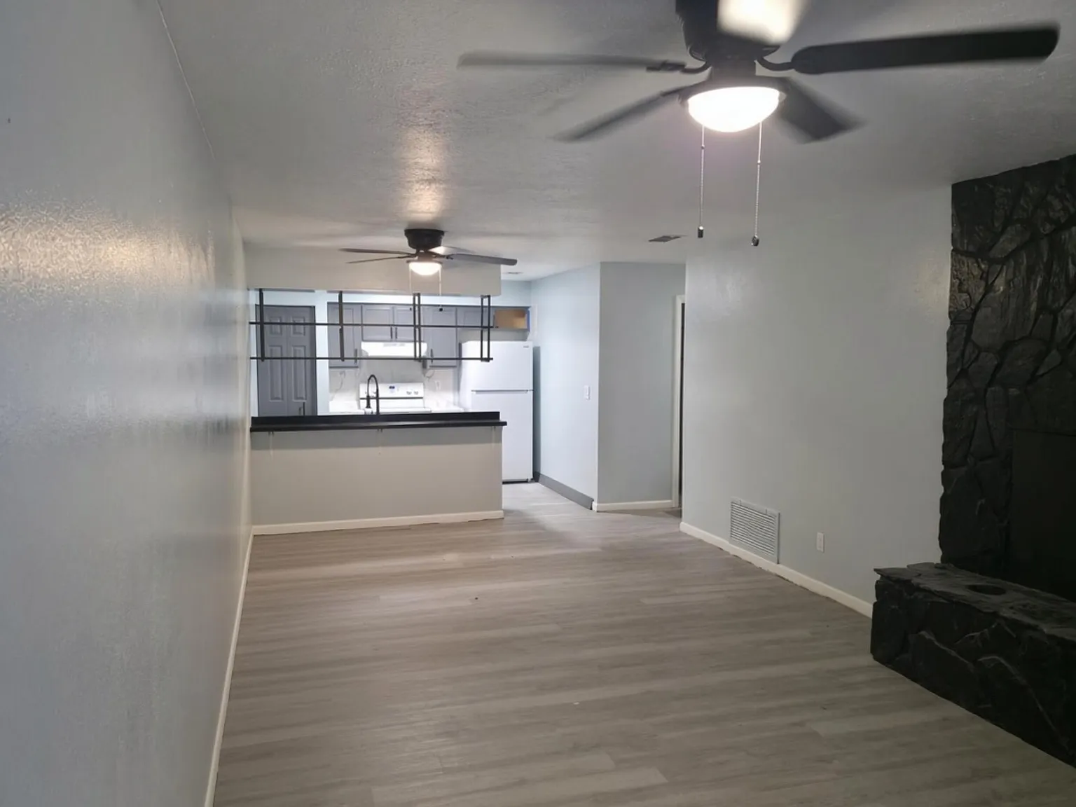 3 bed, $1,550 — Photo 2