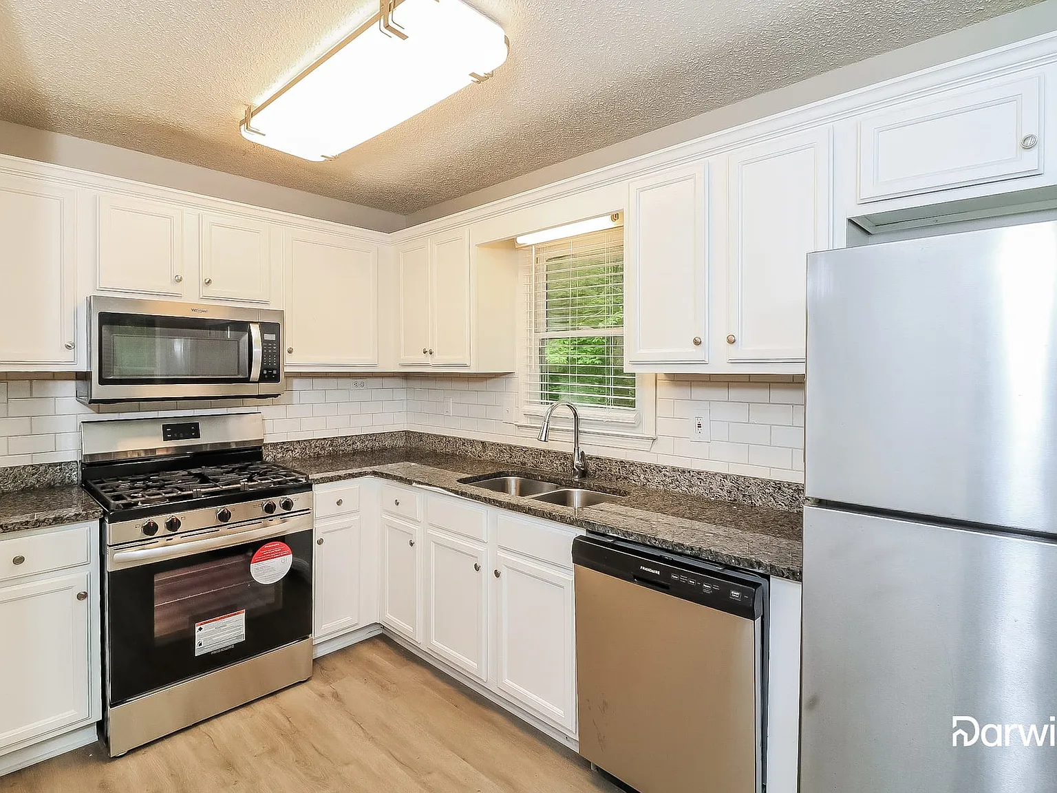 3 bed, 2.0 bath, 1202 sqft, $1,645 — Photo 4