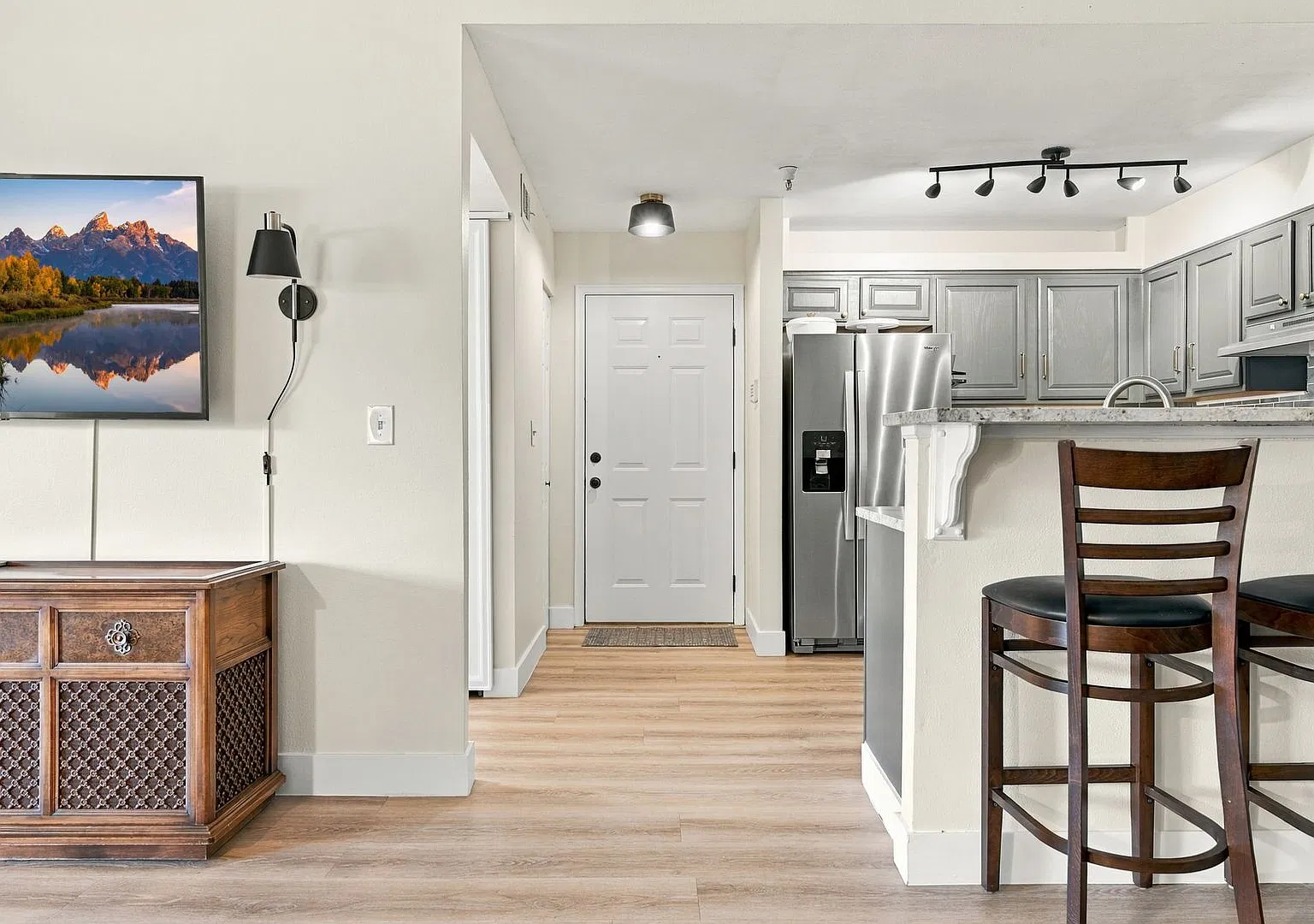 Fully Furnished, Renovated Condo with Foothills Views in Littleton! — Photo 4