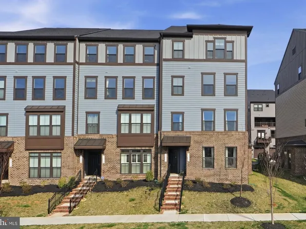 1670 Kirkman St, Dumfries, VA 22026