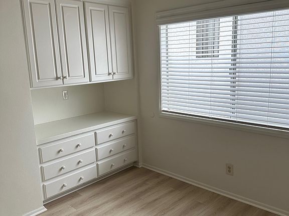 4th image of 2812 W Victory Blvd #B