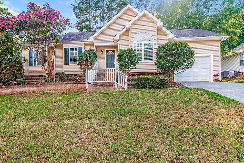 3 bed, 2.0 bath, 1400 sqft, $1,865 — Photo 1