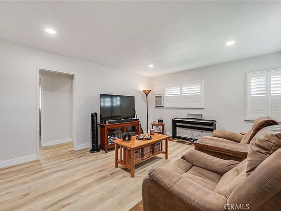 3rd image of 1802 E 53rd St
