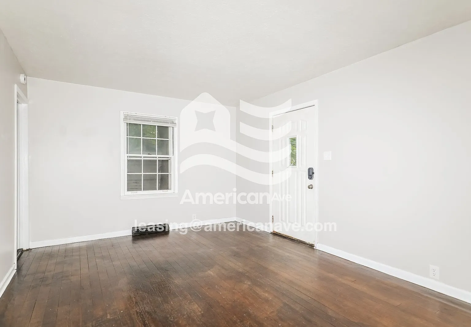3 bed, 1.0 bath, 888 sqft, $1,072 — Photo 2
