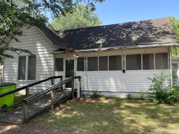 212 W 12th St, Stuttgart, AR 72160