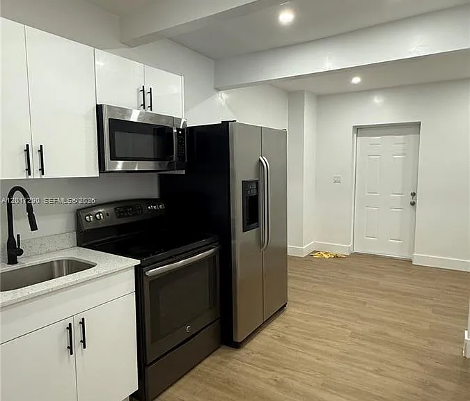 211 SW 10th Ave #2 — Photo 4