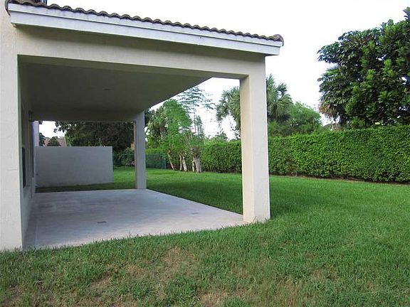 2nd image of 6176 Willoughby Cir