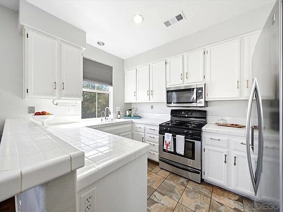3rd image of 6015 Paseo Salinero