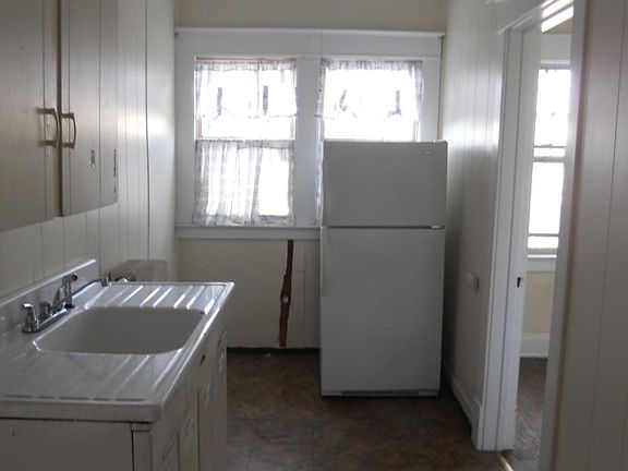 5th image of 2720 Main St APT 3