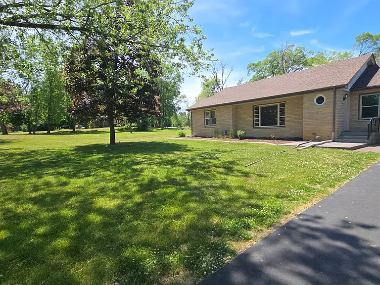 2315 S Lombardy Ln — Photo 2