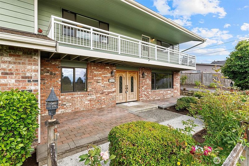 4th image of 18805 94th Avenue W