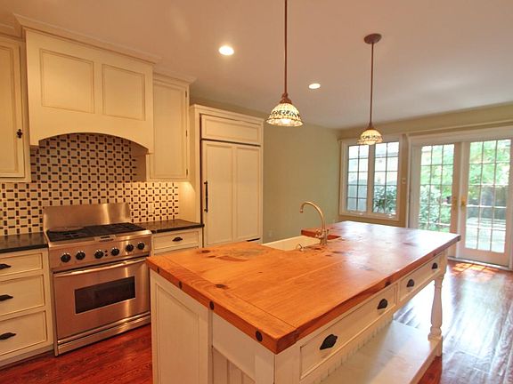 3rd image of 8622 Evergreen Pl