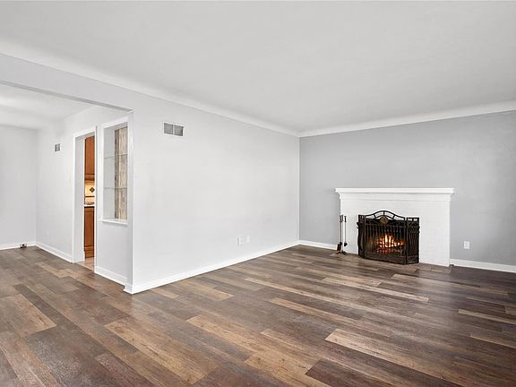 4th image of 1440 Washington St